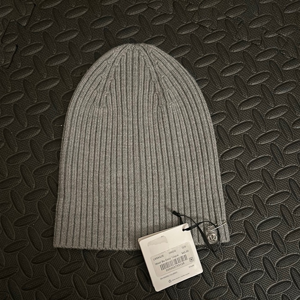 Lululemon Gray Ribbed Knit Beanie